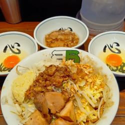 汁無し(並)+チーズ×2+生卵+アブラ