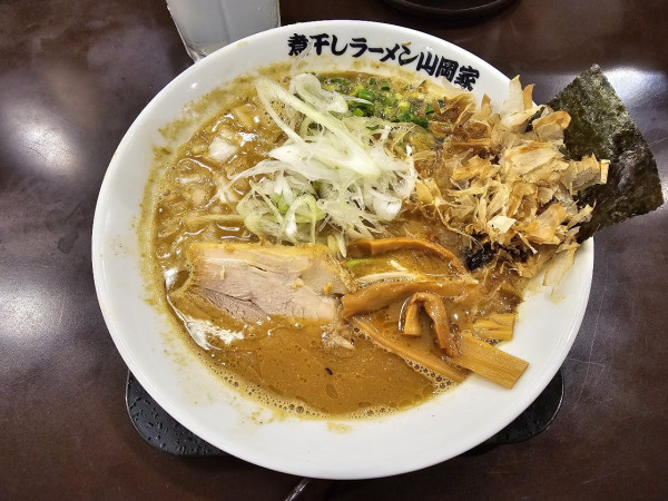 「【限定】煮干し味噌ラーメン（細麺）　940円」@煮干しラーメン山岡家 弘前店の写真