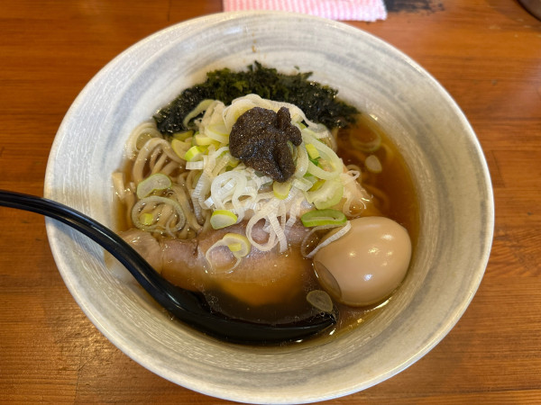 「醤油らぁめん　あまくち煮玉子トッピング」@唯一無二のらぁ麺専門店 イ袋ワシづかみの写真