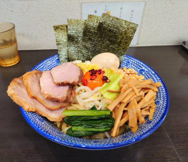 「平凡油そば大＋特製トッピング」@自家製手打ち麺 禿の写真