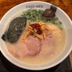 コク旨とんこつラーメン　860円