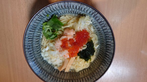 「サーモンとイクラの山葵和えそば〜飯割付〜」@拉麺 イチバノナカの写真