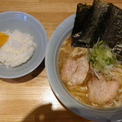 豚骨醤油 三輪の画像