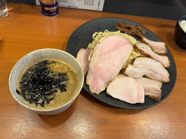 「【冬限定】背脂煮干しつけ麺」@自家製手もみ麺 鈴ノ木の写真
