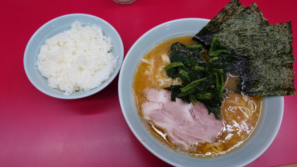 「らーめん並 ¥900 + ごはん¥100」@家系らーめん 武将家の写真