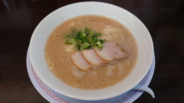 「博多ラーメン 白」@博多らーめん ひまわりの写真