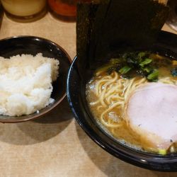 ラーメン + サービスライス