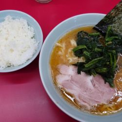 らーめん並 ¥900 + ごはん¥100