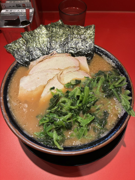 「チャーシューメン(3枚)中盛り」@王道家味の継承店 カズ家 大門店の写真