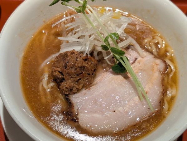 「2／141日限定氷見の寒ブリとマンガリッツァ豚の味噌そば」@麦と麺助 新梅田中津店の写真