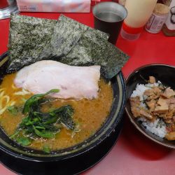ラーメン950円硬濃　半チャーシューまぶし150円