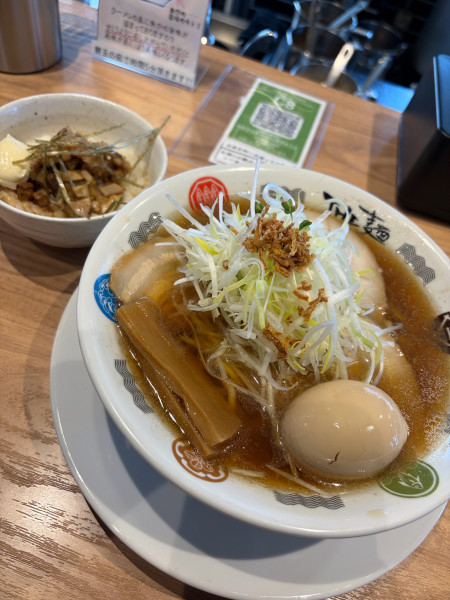 「煮干し醤油ラーメン＋ネギ＋味玉」@THE麺 the醤油 高槻店の写真
