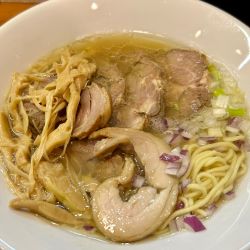 牛骨だしの中華そば（塩）＋豚肩ロース煮豚３枚