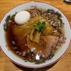 醤油ラーメン 950円＋サービス味玉