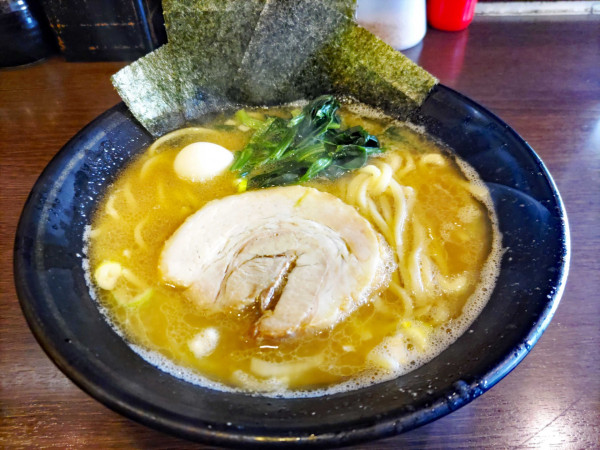 「ラーメン（並）900円」@家系ラーメン 壱壱家の写真