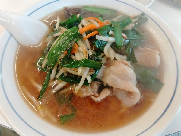 「ニラそば＋生卵」@中華タカノの写真