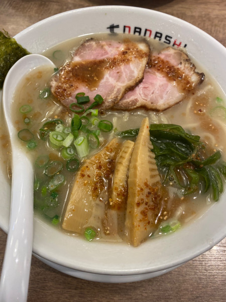 「七志ラーメン（大盛り）」@七志 とんこつ編 青葉台店の写真