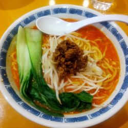 担々麺（大盛り無料）890円