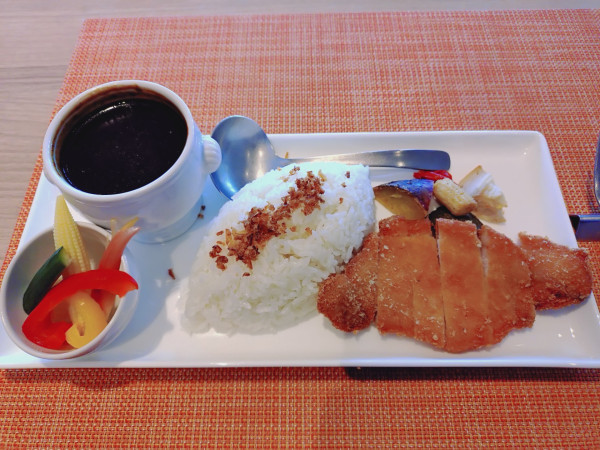 「特製ブラックカレー　１７６０円　※」@EAST WIND GAIENの写真