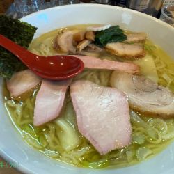 焼豚ワンタン麺大盛(1750円)、塩生姜ラーメンに変更(100円