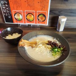 純とんこつラーメン@980
