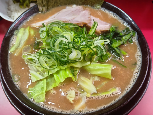 「味噌ラーメン並　サービスライス」@横浜家系ラーメン 武蔵家 千歳烏山店の写真