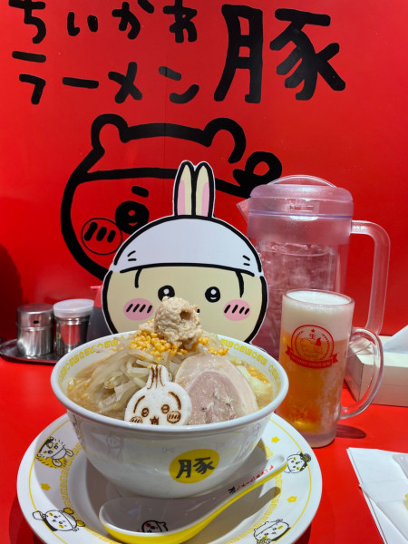 「ラーメン大（うさぎ）￥１９８０　生ビール￥９３５」@ちいかわラーメン 豚 名古屋パルコの写真