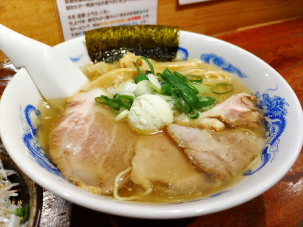 「塩バターラーメン」@貝だし地鶏中華そば あん藤 えのしま店の写真