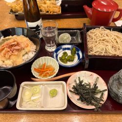 とろろ丼＆ざるそば(漬け物、小付、デザート)1200円
