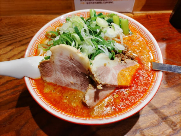 「担々麵（しょうゆ味、辛め、＋ネギ増し）」@貝だし地鶏中華そば あん藤 えのしま店の写真