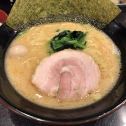 ラーメン 醤油(全部普通)大盛り+ライス 900円