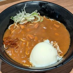 カレー温玉そば（630円）