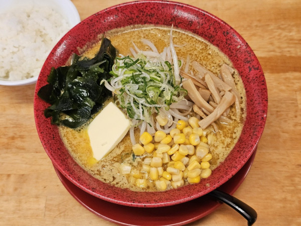 「【弘前店限定】味噌カレー牛乳ラーメン　1000円」@みそ吟 弘前泉野店の写真