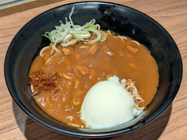 「カレー温玉そば（630円）」@そば処中山道 大宮8・9番線店の写真