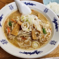 味噌ラーメン　半ライス