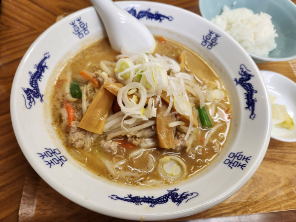 「味噌ラーメン　半ライス」@鵬来の写真