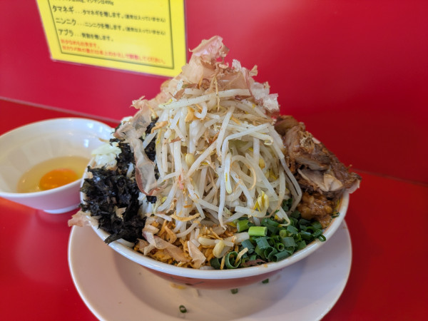 「汁なし塩　野菜·たまねぎマシマシ　1000円」@ラーメン金剛の写真