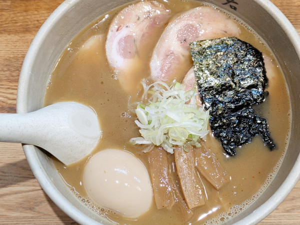 「味玉らーめん＋チャーシュー」@麺屋吉左右の写真