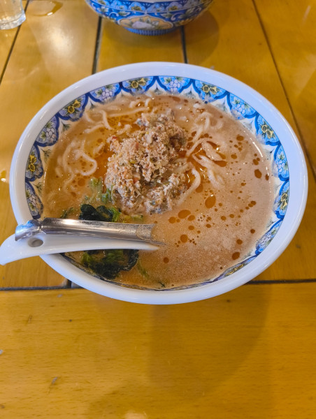 「タンタン麺と半チャーハンのセット　1390円」@中国ラーメン 揚州商人 渋谷センター街店の写真