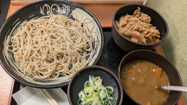 「豚丼セット、カレールー（クーポン）」@ゆで太郎 水道橋店の写真