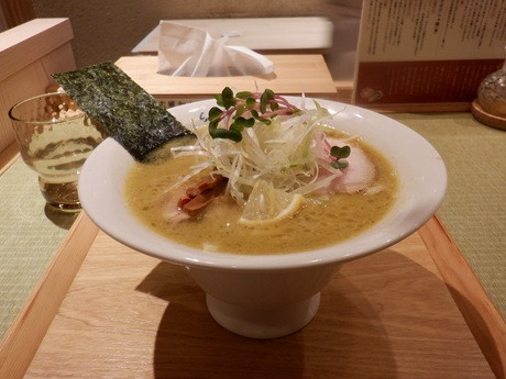 「濃厚牡蠣らぁ麺」@らぁ麺 牡蠣と貝の写真