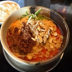 シビレ味噌担々麺・中盛1350円