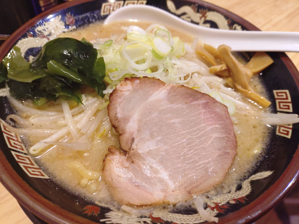 「札幌味噌󠄀、大盛（無料）」@北海道らーめん みそ熊 仙川店の写真