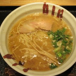 博多らぁ麺（950円）