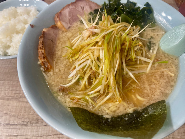「ネギラーメン 中盛  TPネギダブル」@ラーメンショップ〇化 草加店の写真