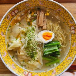 海老ワンタン麺