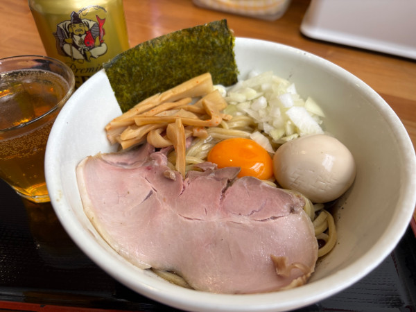 「まぜそば850円+味玉＆缶ビール400円」@麺家 一鶴の写真
