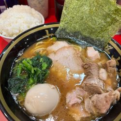 ラーメン 900円　味玉　100円　ライス　150円