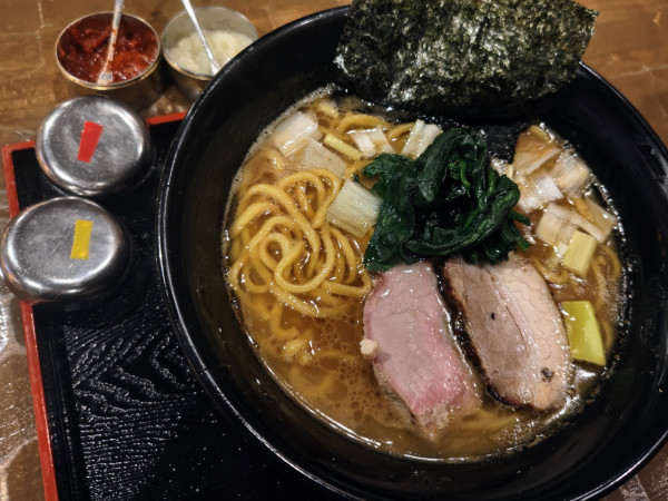 「（限定）濃厚豚骨醤油ラーメン 890円」@特級鶏蕎麦 龍介 土浦学園通り店の写真