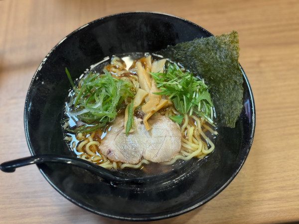 「醤油ラーメン950円」@麺信の写真